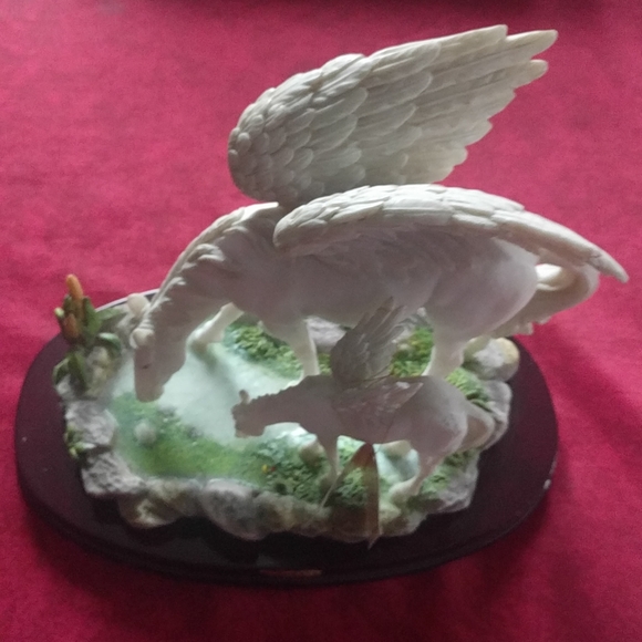 Collectables 2 Angel flaying horses by Ruby's collection 🍀 - Picture 3 of 12